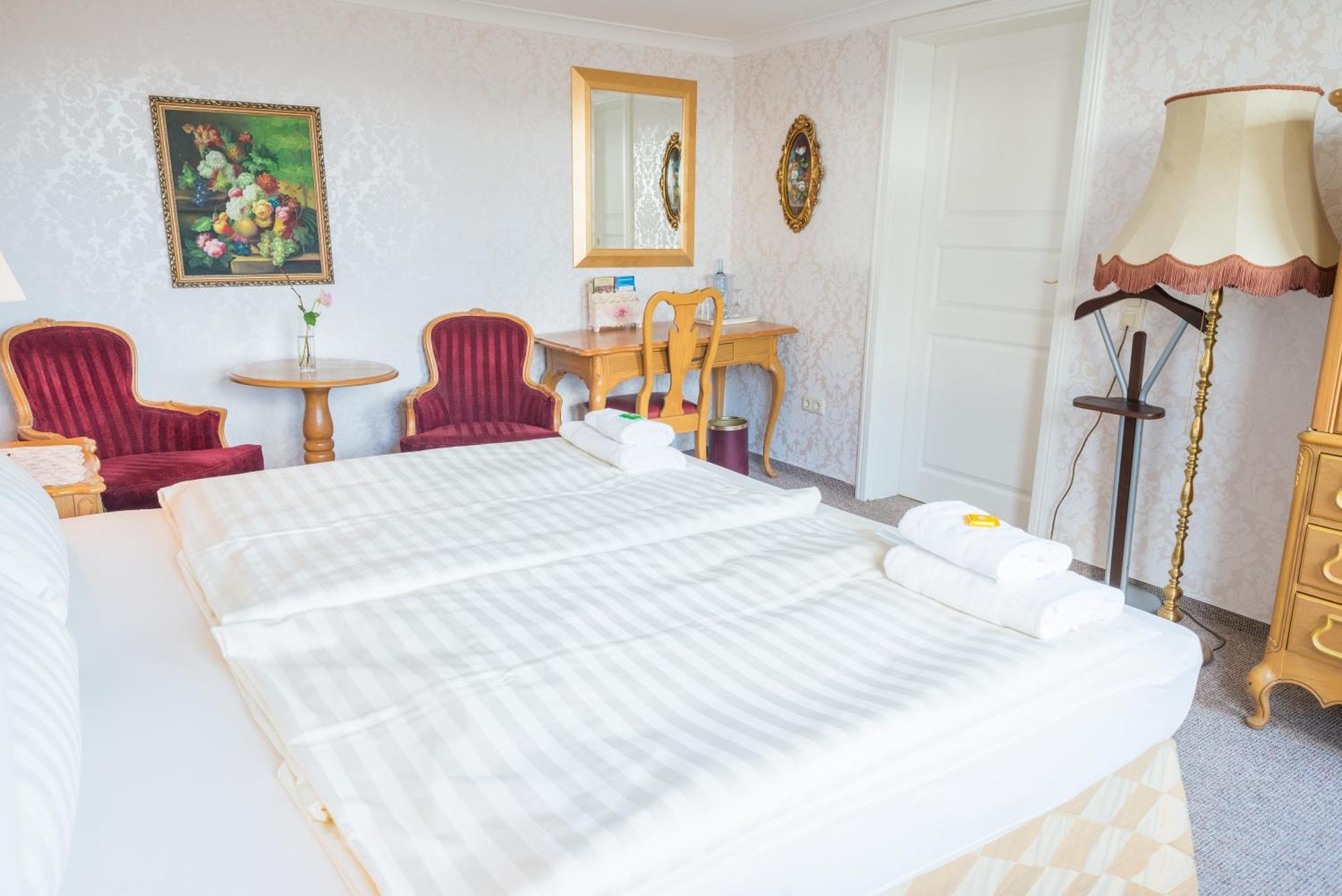 Romantisches Hotel Zur Traube Schwerin Шверин Номер фото
