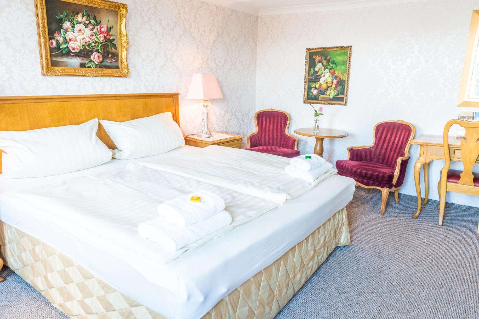 Romantisches Hotel Zur Traube Schwerin Шверин Номер фото