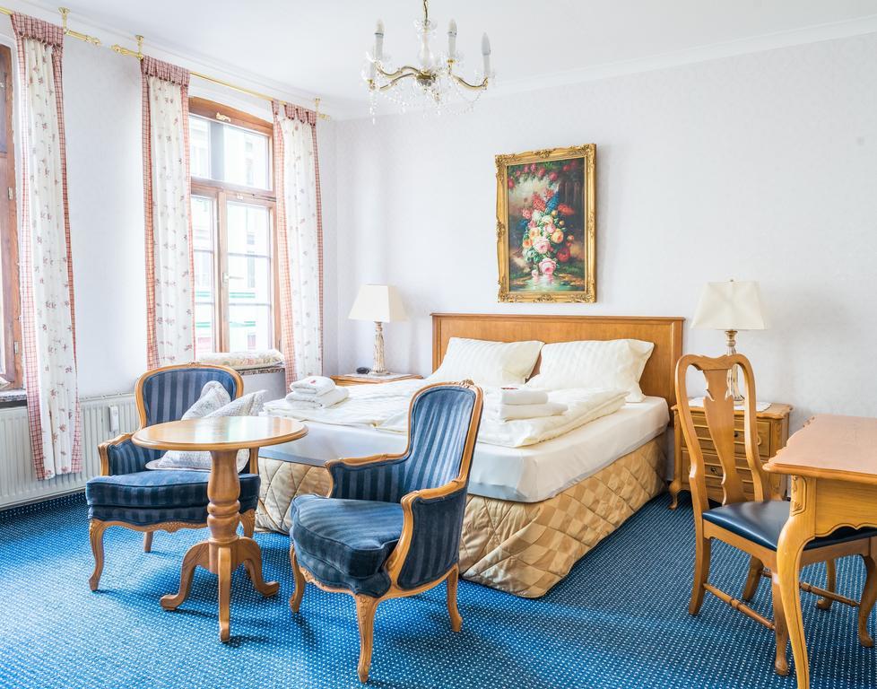 Romantisches Hotel Zur Traube Schwerin Шверин Номер фото