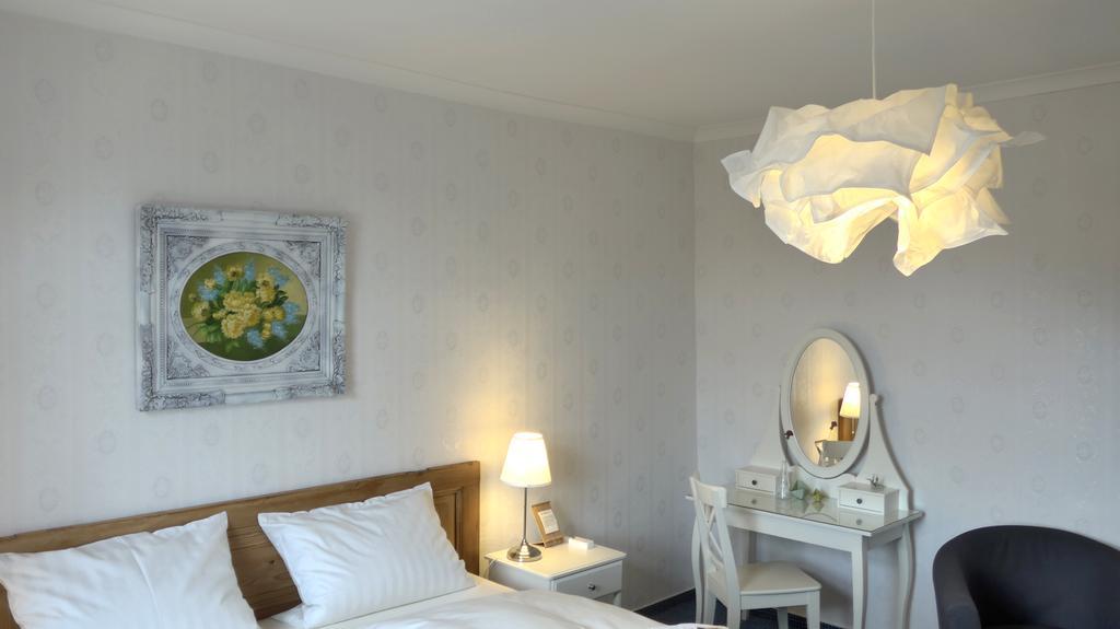 Romantisches Hotel Zur Traube Schwerin Шверин Экстерьер фото